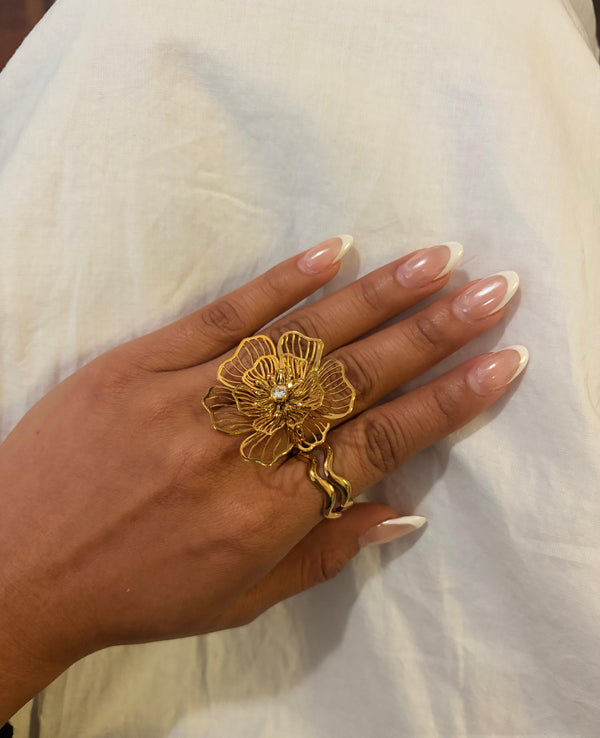 Floral statement ring in 304 stainless steel with PVD coating